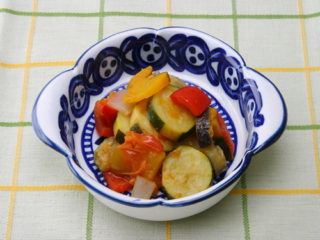 保育園の煮物・和え物レシピ(夏野菜のトマト煮)